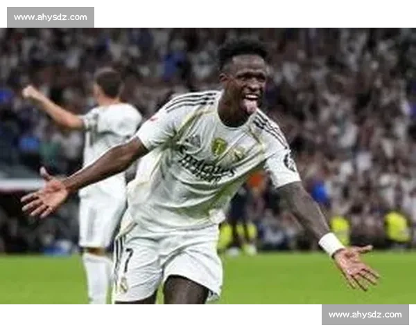 皇马上诉卢宁红牌:为护维尼修斯冲替补席,唯一重罚引争议